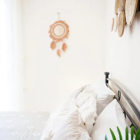 Thea - Rooftop Seaview Jacuzzi *