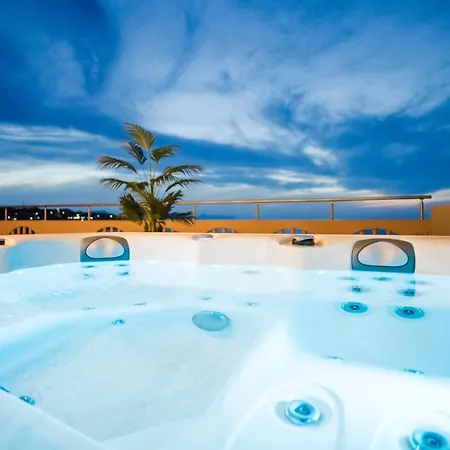 Thea - Rooftop Seaview Jacuzzi