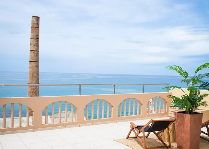 Thea - Rooftop Seaview Jacuzzi